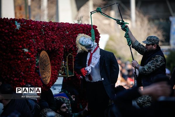 تشییع پیکر شهدای مقاومت در تهران