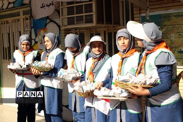 آیین  توزیع شیر رایگان در مدارس خوزستان