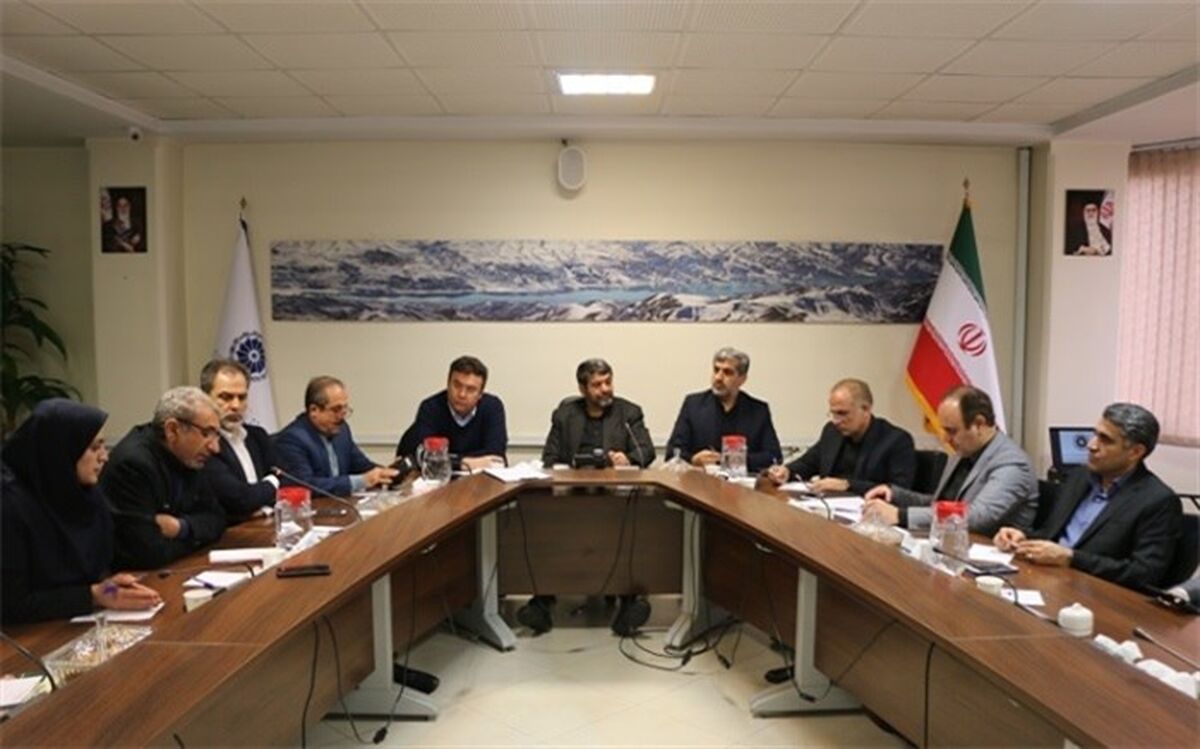 آشنایی دانش آموزان با کسب و کارهای جدید لازم و ضروری است