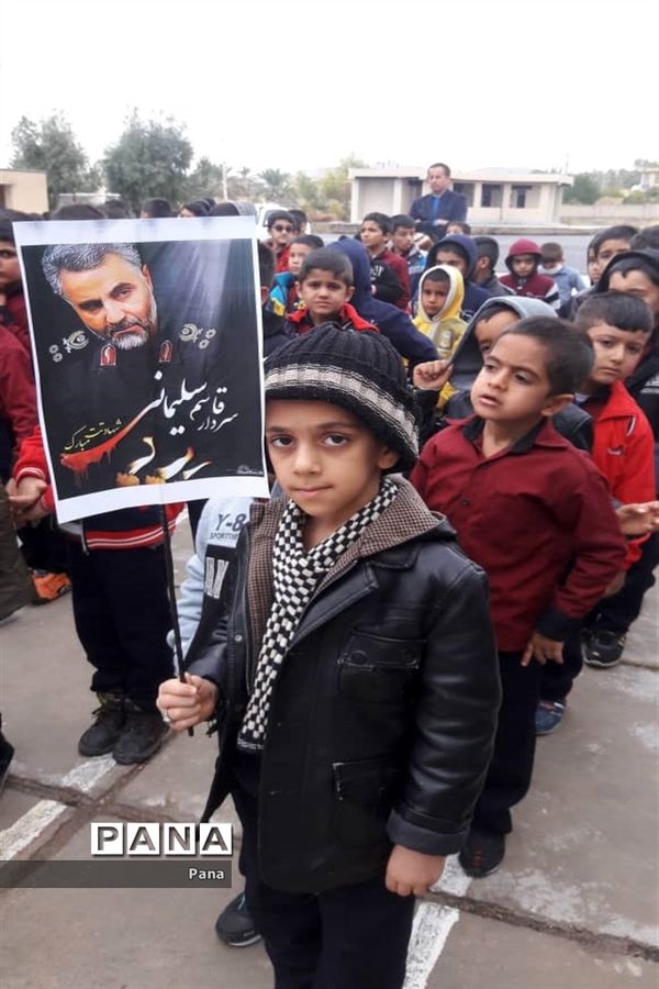 سوگواری دانش‌آموزان پیشتاز فارس در رثای سردار شهید قاسم سلیمانی