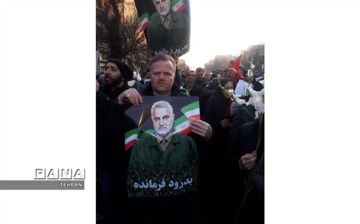 حضور پرشور دانش آموزان منطقه12 در مراسم تشییع سردار سلیمانی