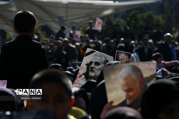 راهپیمایی عظیم مردم شیراز در پی شهادت سردار سپهبد قاسم سلیمانی