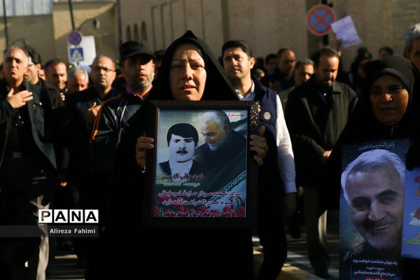 راهپیمایی عظیم مردم شیراز در پی شهادت سردار سپهبد قاسم سلیمانی