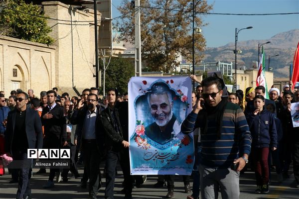 راهپیمایی عظیم مردم شیراز در پی شهادت سردار سپهبد قاسم سلیمانی