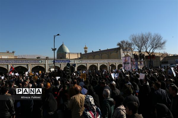راهپیمایی عظیم مردم شیراز در پی شهادت سردار سپهبد قاسم سلیمانی