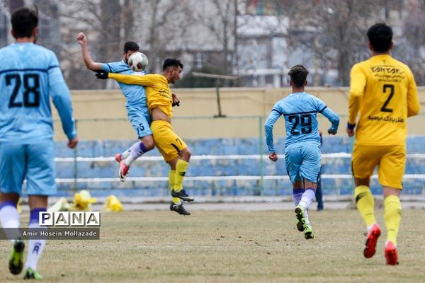 دیدار تیم های فوتبال نود ارومیه و علم و ادب تبریز