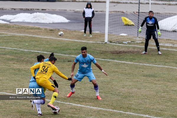 دیدار تیم های فوتبال نود ارومیه و علم و ادب تبریز