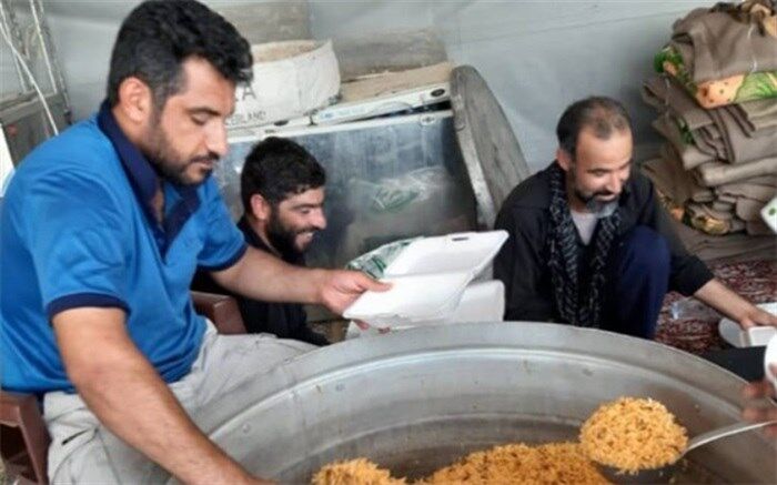 10هزار پرس غذای گرم در طرح اطعام ویژه میهمانان سردار دل‌ها دریزدتوزیع شد