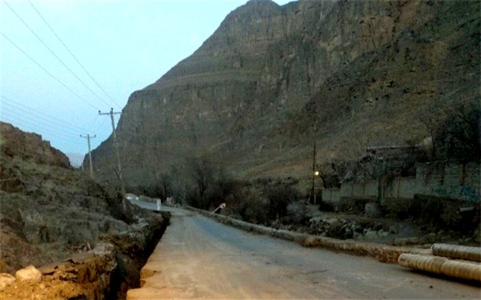 مسیر‌ بنادک سادات مسدود شد