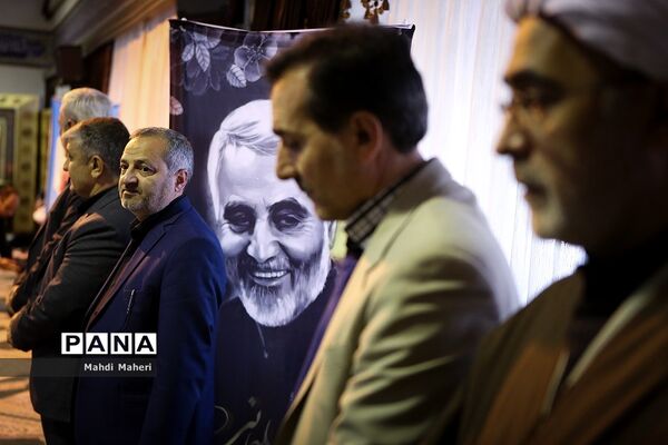 مراسم بزرگداشت شهادت سردار قاسم سلیمانی در معاونت پرورشی آموزش و پرورش