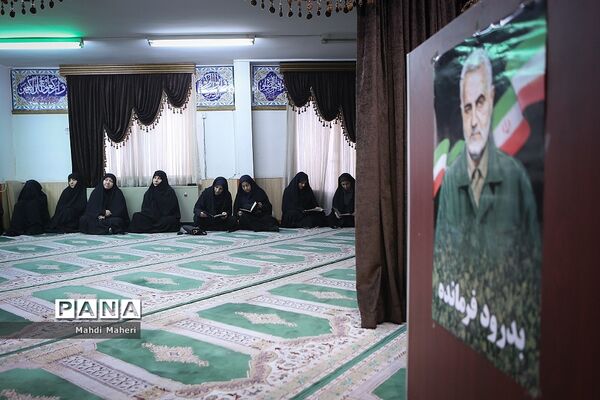 مراسم بزرگداشت شهادت سردار قاسم سلیمانی در معاونت پرورشی آموزش و پرورش