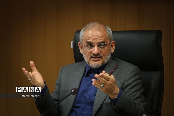 نشست وزیر آموزش و پرورش با هیات امنای مرکز استعدادهای درخشان و دانش پژوهان جوان