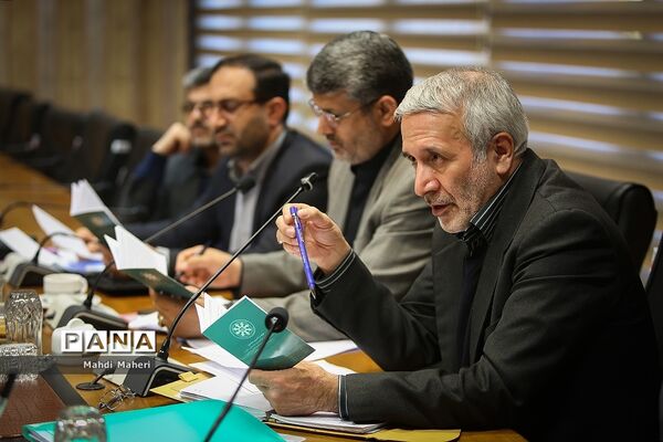 نشست وزیر آموزش و پرورش با هیات امنای مرکز استعدادهای درخشان و دانش پژوهان جوان
