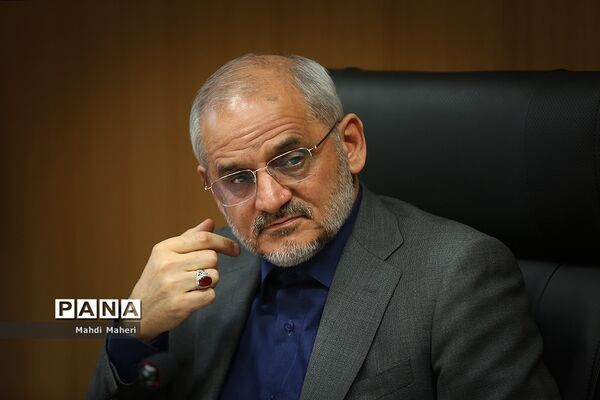 نشست وزیر آموزش و پرورش با هیات امنای مرکز استعدادهای درخشان و دانش پژوهان جوان