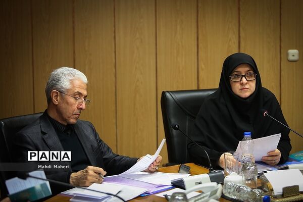 نشست وزیر آموزش و پرورش با هیات امنای مرکز استعدادهای درخشان و دانش پژوهان جوان