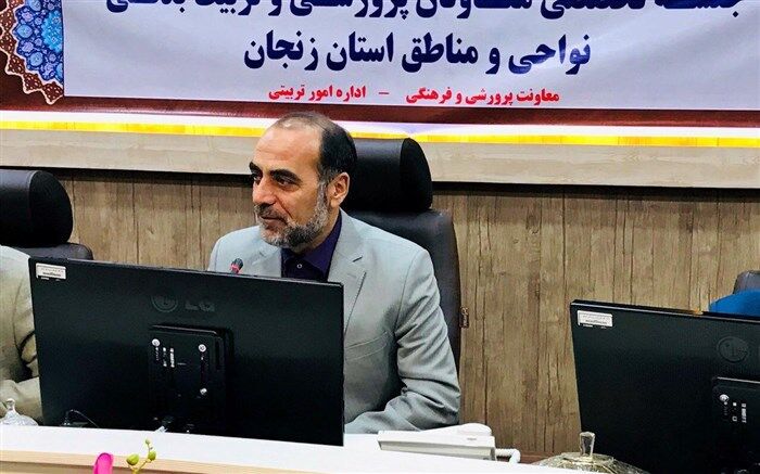 ایمان، استقلال و آزادی خواهی از عناصر اصلی انقلاب ما بوده است
