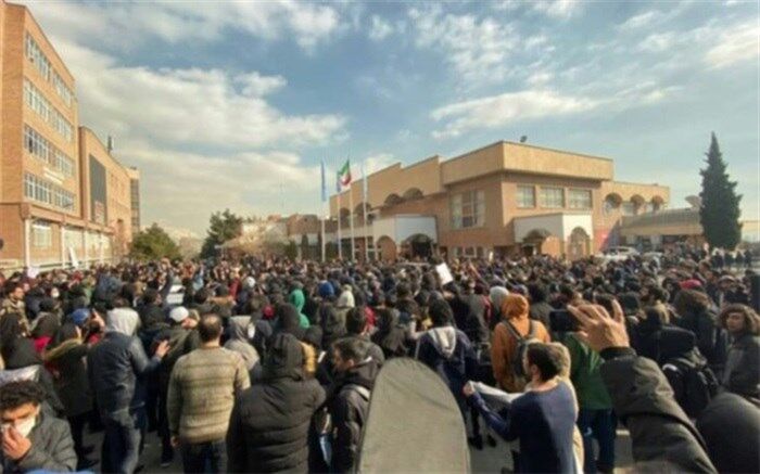 سوگ و مطالبه همچنان ادامه دارد