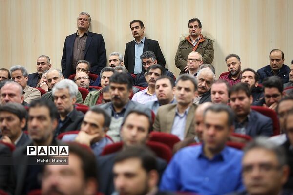 نشست صمیمی وزیرآموزش و پرورش با کارکنان معاونت برنامه ریزی و توسعه منابع آموزش و پروش