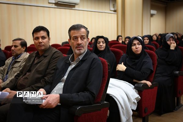 نشست صمیمی وزیرآموزش و پرورش با کارکنان معاونت برنامه ریزی و توسعه منابع آموزش و پروش