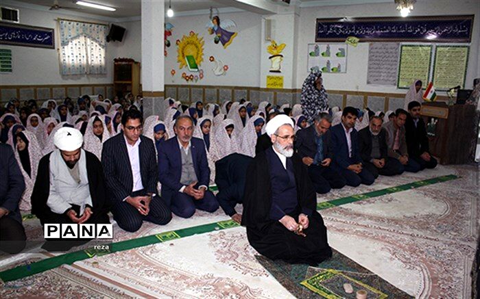 دانش آموزان همچون فاطمه زهرا(س) افتخار آفرین باشند و ازآن حضرت درس بگیرند.