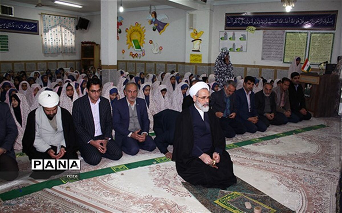 دانش آموزان همچون فاطمه زهرا(س) افتخار آفرین باشند و ازآن حضرت درس بگیرند.