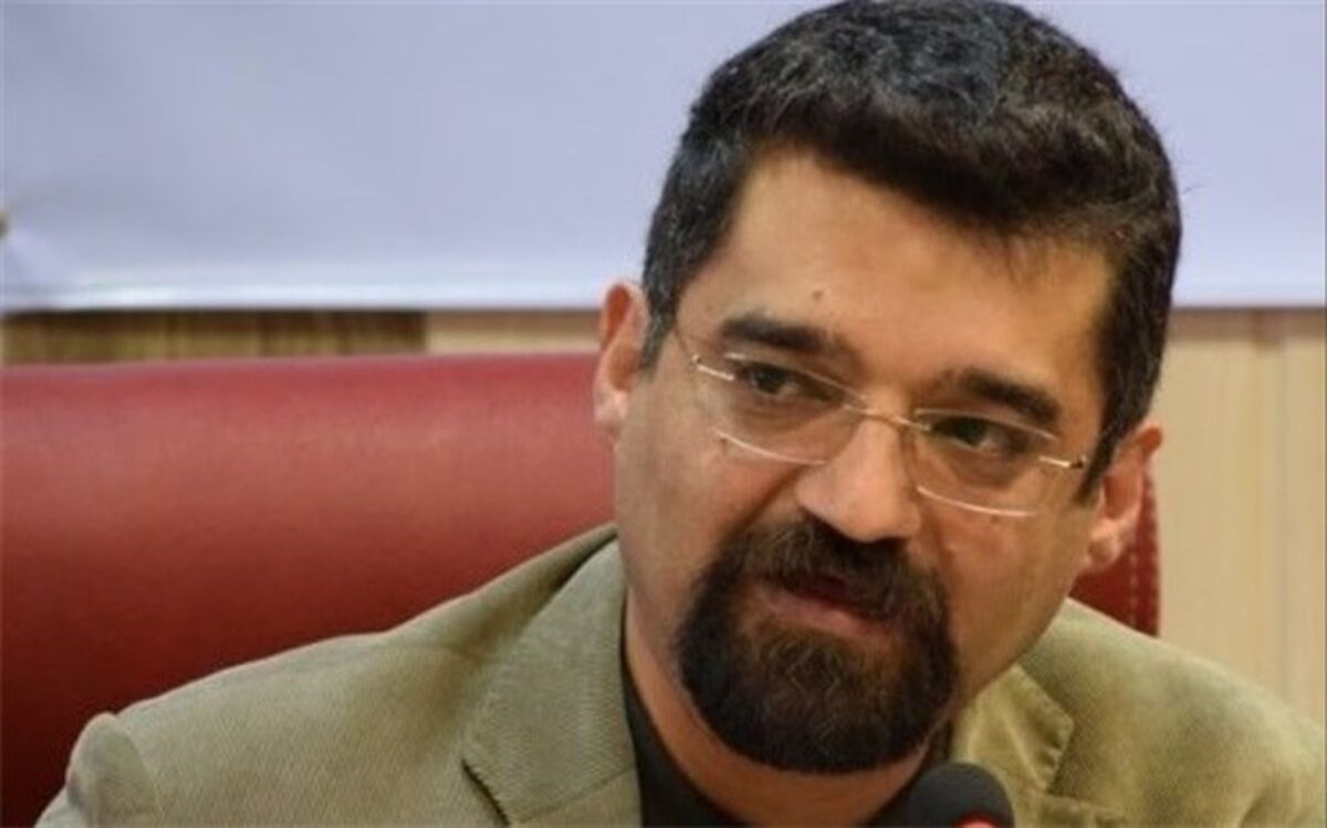 خانم مجری، حرف شاه را تکرار نکنید