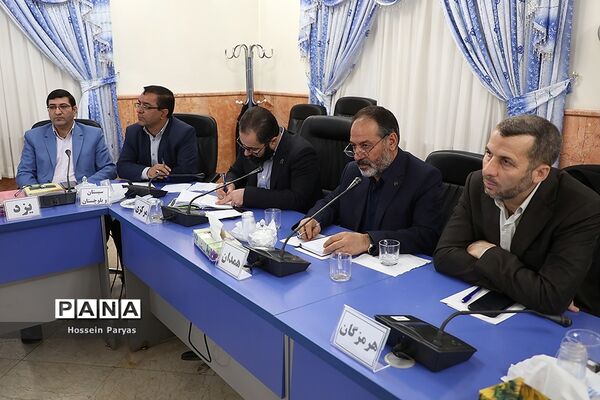 نشست صمیمی وزیر آموزش و پرورش با نمایندگان اولیای دانش‌آموزان کشور