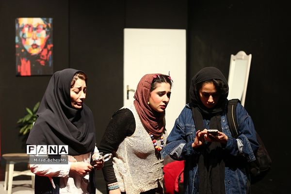 اجرای نمایش «۳/۱۴» در تماشاخانه هامون