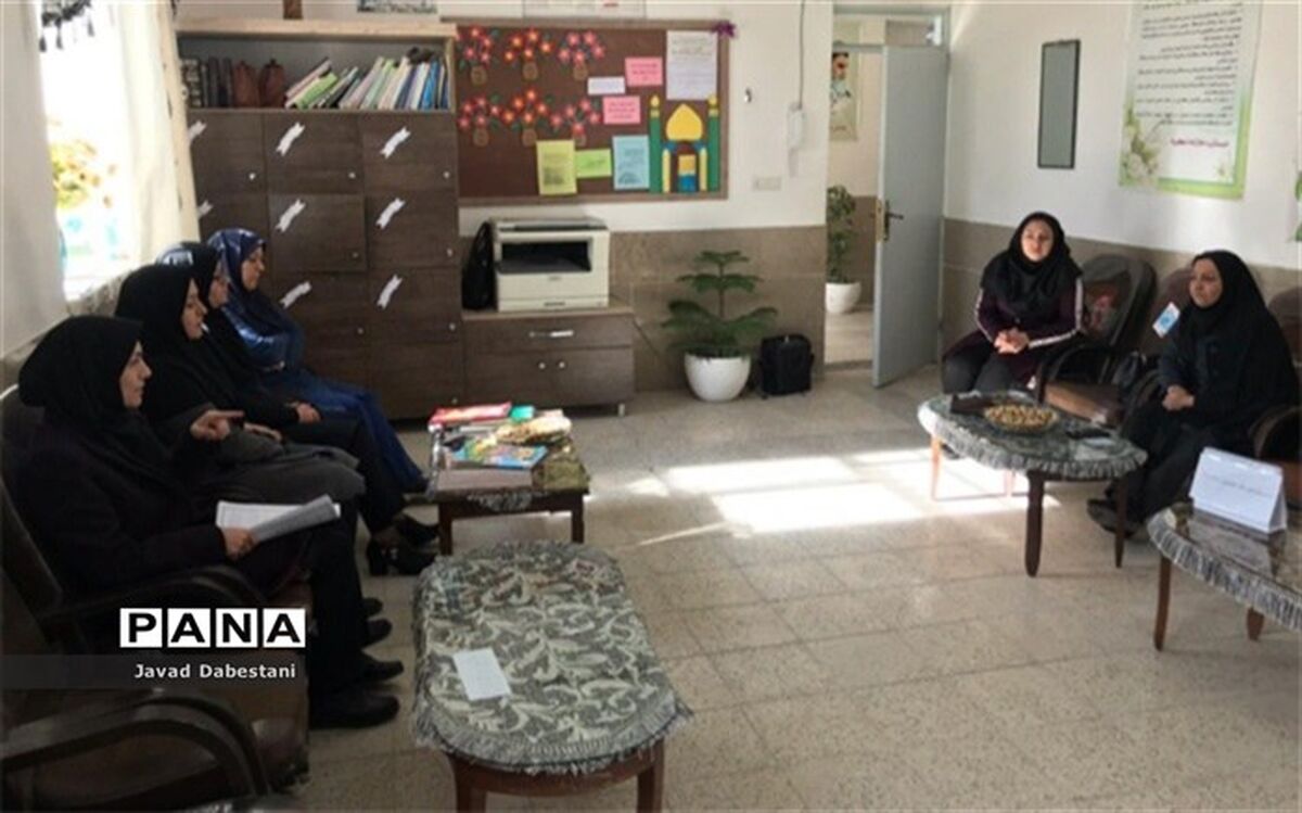 نشست درس پژوهی  دردبستان زکیه مروست برگزار شد