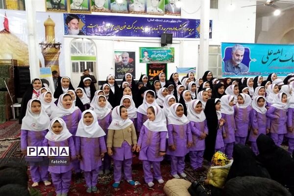 گرامیداشت یاد شهدا توسط دانش آموزان مدارس شاهد ابرکوه