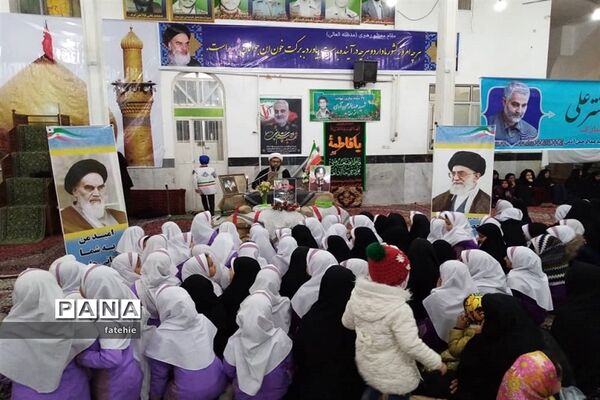 گرامیداشت یاد شهدا توسط دانش آموزان مدارس شاهد ابرکوه
