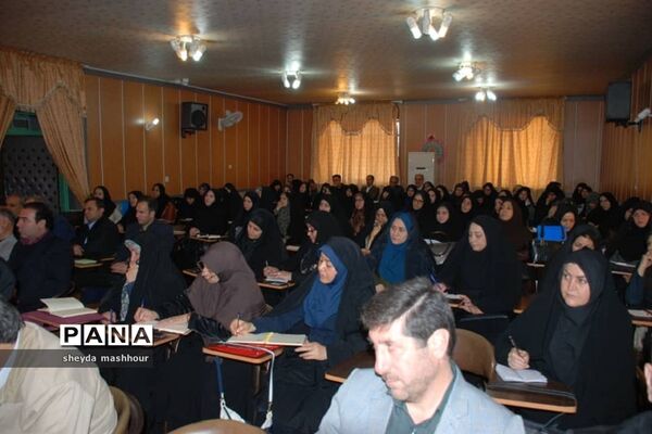 برگزاری دوره ضمن خدمت فعالیت‌های تربیت‌بدنی درشهرری
