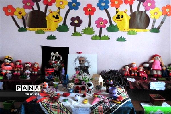 نمایشگاه دست‌ساز دانش‌آموزان شهید محمود زارع ابرکوه