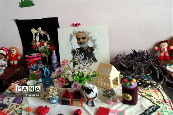 نمایشگاه دست‌ساز دانش‌آموزان شهید محمود زارع ابرکوه
