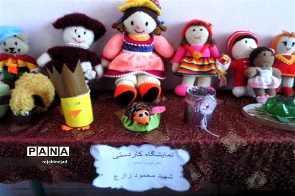 نمایشگاه دست‌ساز دانش‌آموزان شهید محمود زارع ابرکوه