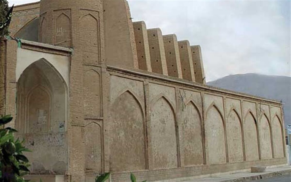 مرمت دیوار مسجد جامع کبیر نی ریز