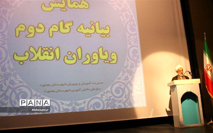 پیوند زدن نسل امروزبه نسل گذشته از رسالت مهم مربیان است