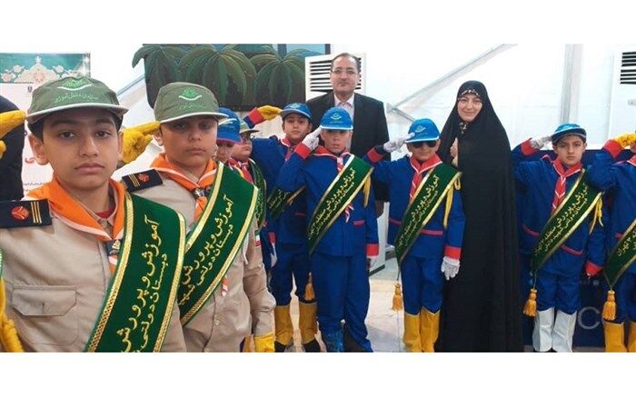 حضور گروه استقبال پیشتازان منطقه۳ در مراسم گرامیداشت شوراهای آموزش و پرورش