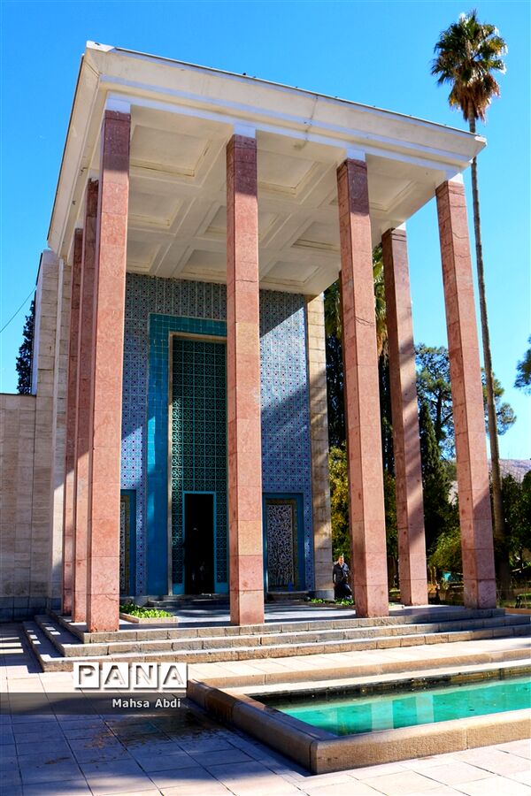 آرامگاه سلطان ملک سخن، سعدی شیرازی