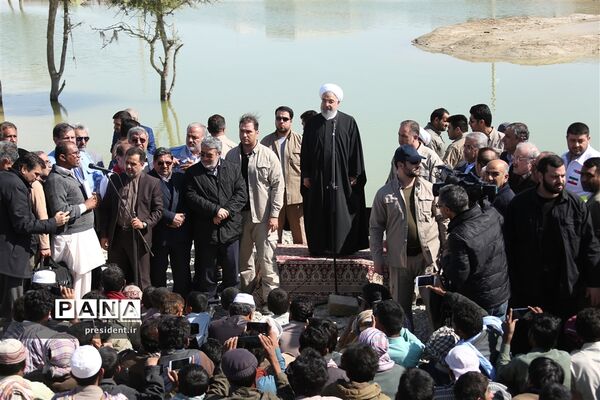 بازدید حسن روحانی از مناطق سیل زده استان سیستان و بلوچستان