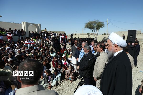 بازدید حسن روحانی از مناطق سیل زده استان سیستان و بلوچستان