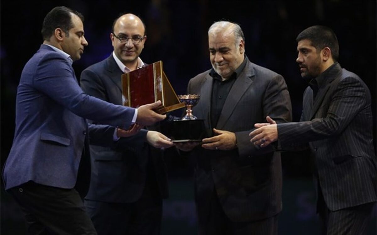 وزارت ورزش و جوانان و فدراسیون کشتی از استاندار کرمانشاه تجلیل کرد