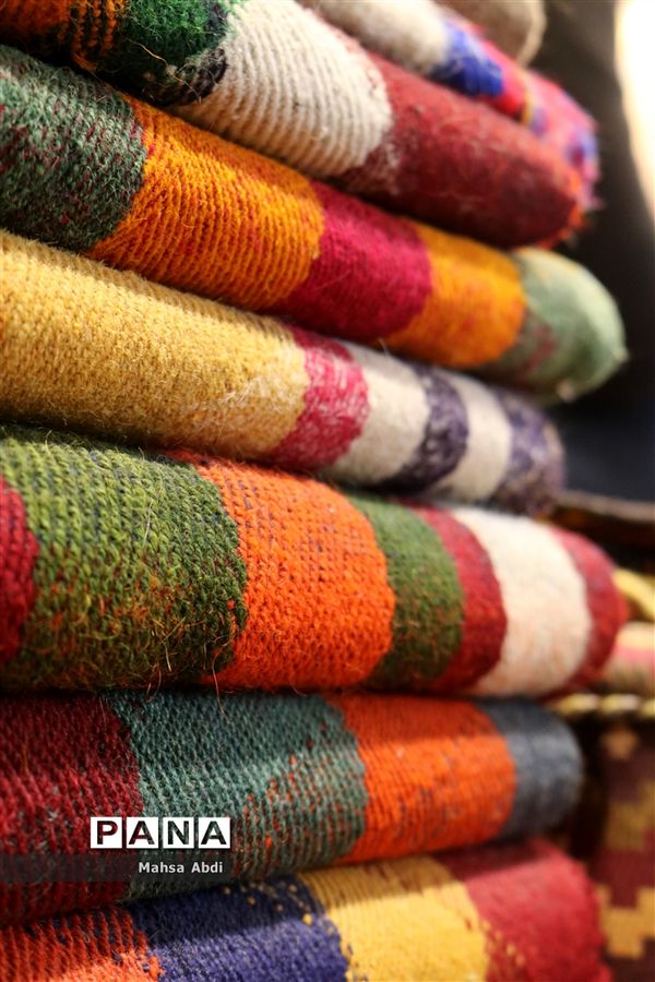 بازار وکیل، سرای رنگین کمان