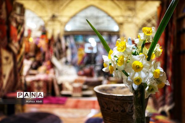 بازار وکیل، سرای رنگین کمان