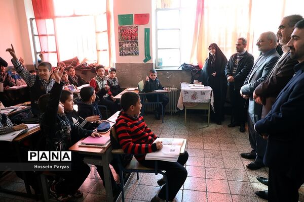 بازدید سرزده وزیر آموزش و پرورش از دبستان پسرانه چنگیزپور در منطقه 16 تهران
