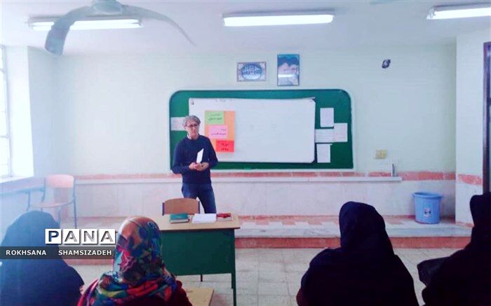 برگزاری کارگاه داستان نویسی دبیران ادبیات فارسی دوره دوم  متوسطه شهرستان امیدیه
