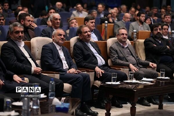 تقدیر از مدیرکل آموزش و پرورش استان در همایش ملی گرامیداشت هفته شوراهای آموزش و پرورش