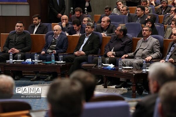 تقدیر از مدیرکل آموزش و پرورش استان در همایش ملی گرامیداشت هفته شوراهای آموزش و پرورش