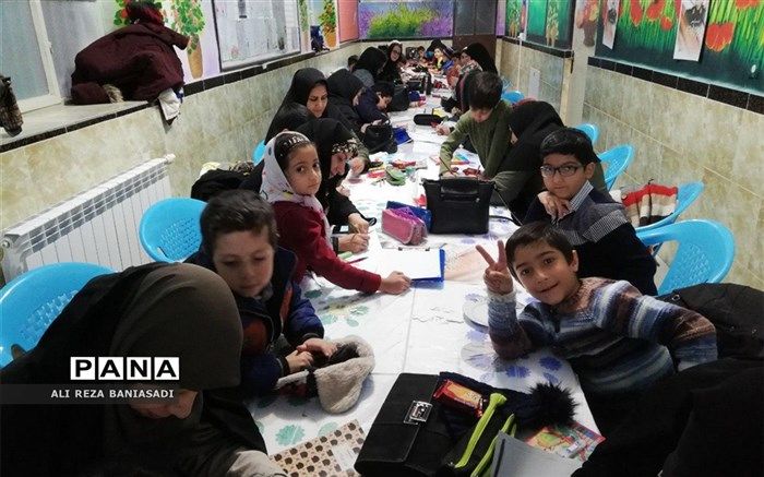 مسابقه نقاشی همگانی مادران و پسران در دبستان علامه حلی 1 دوره اول برگزار شد