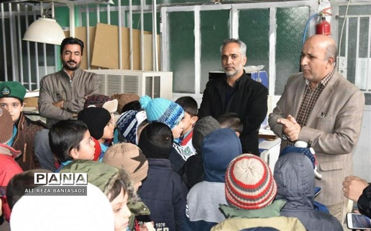 دانش آموزان دبستان علامه حلی 1 از چاپخانه امروز خراسان جنوبی بازدید کردند